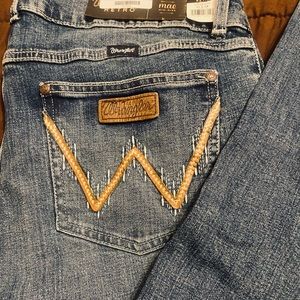 Women’s Wrangler Retro Mae 17x34 NWT